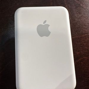 Apple MagSafe charger pack